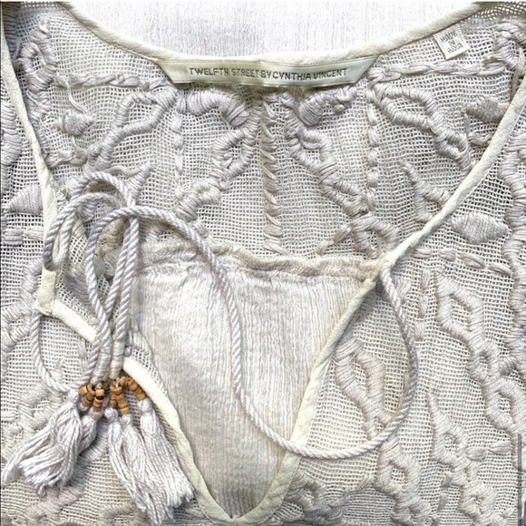 Cynthia Vincent Embroidered Blouse - Picture 4 of 5